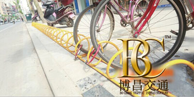 螺旋式自行车停车架汉阳东路街道上岗